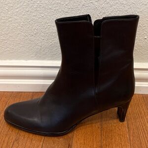Stuart Weitzman Elegant Brown Leather Boots
